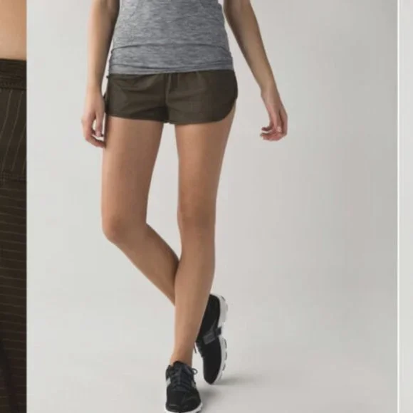 $68 Lululemon RUN FOR DAYS Shorts Deep Green Camo in Size 8 - Picture 4 of 10